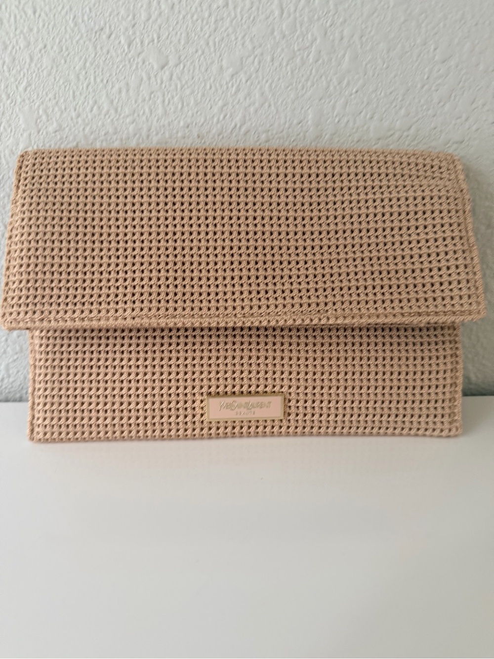 Yves Saint Laurent Beauté YSL Clutch in Woven Beige Raffia - Picture 2 of 6